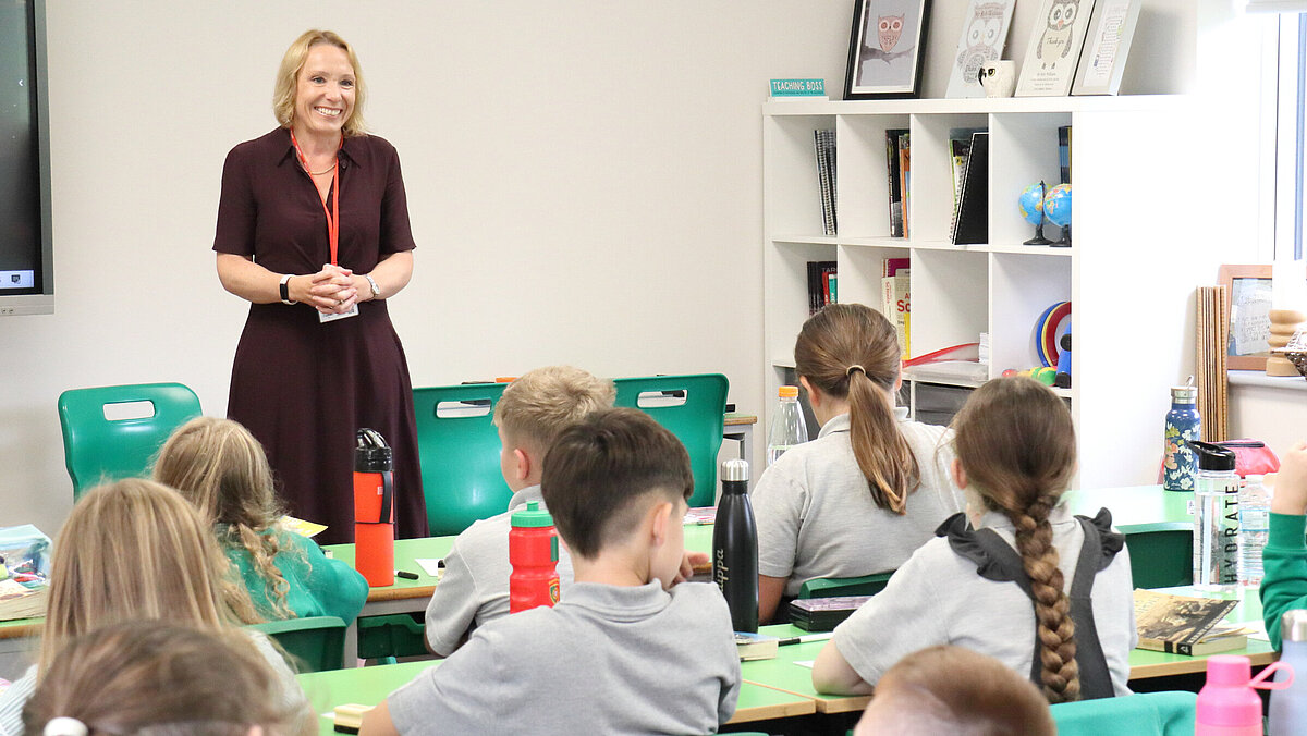 Helen cuts ribbon on two new classrooms at Lower Heath Primary North