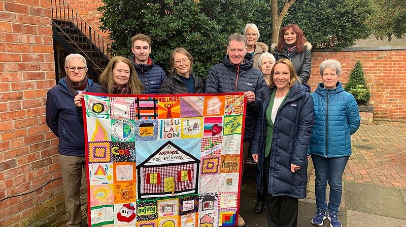 Helen with the MDCA group and their quilt